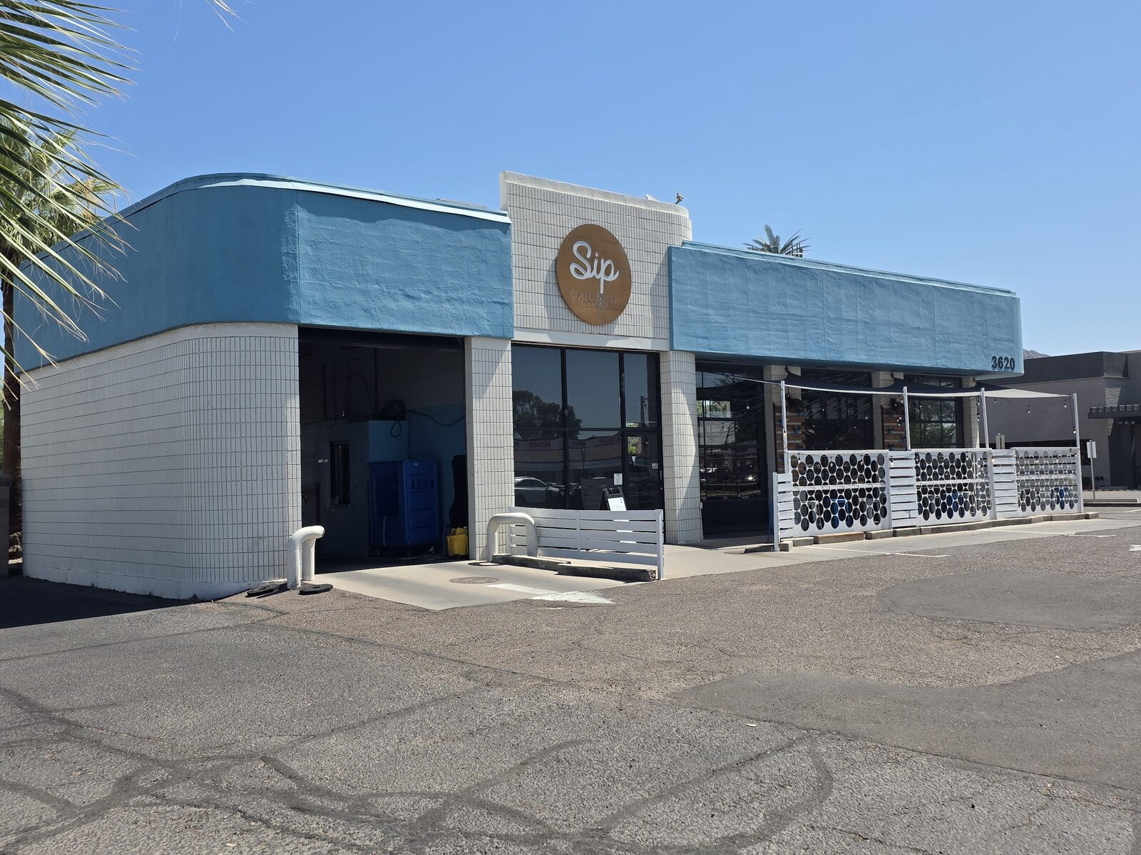 Sips Coffee & Beer Garage